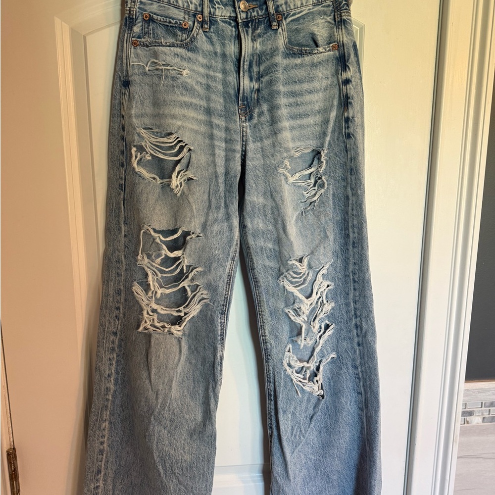 American Eagle Wide Leg Distreese Jeans